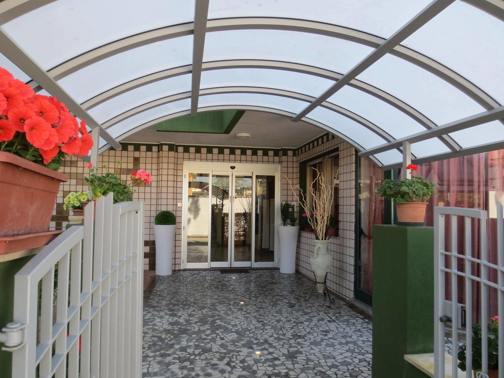 Etna - Nuova Gestione Romagnola Parcheggio 3* Riccione